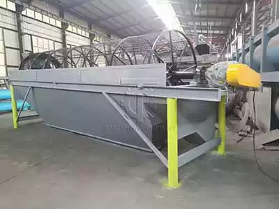 Fertilizer screening machine