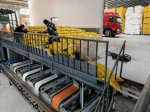 Automatic raw material batching system for compound fertilizer production line