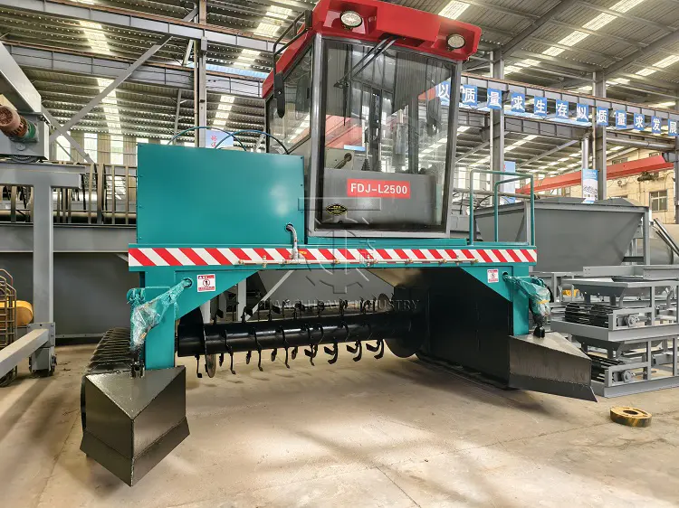 crawler type compost turner 03