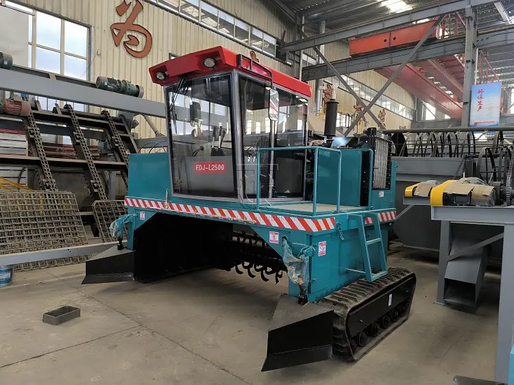 crawler type compost turner 04