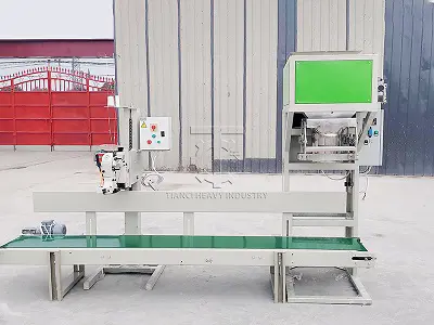 Automatic packaging machine for finished compound fertilizer granules